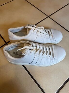 Ecco White Leather Low-Top Sneakers